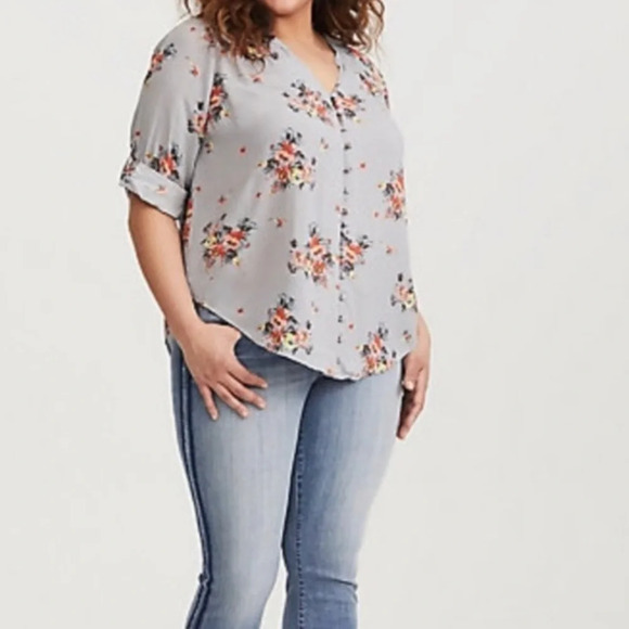 3/$22🩶 Torrid Gray Floral Button Front 3/4 Sleeves Challis Harper Blouse 2 2X - Picture 3 of 11